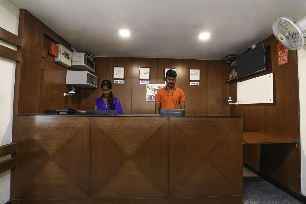 Treebo Trend Hotel Jp Plaza Nampally Hyderabad Eksteriør billede