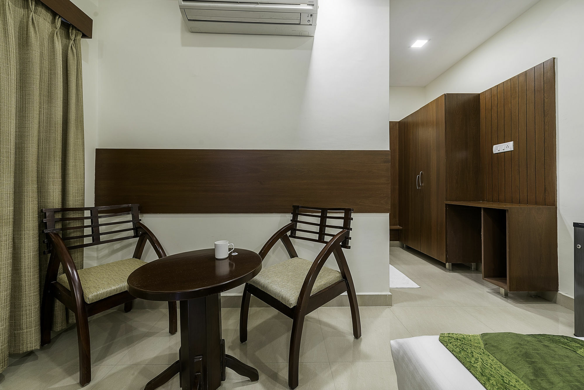 Treebo Trend Hotel Jp Plaza Nampally Hyderabad Eksteriør billede