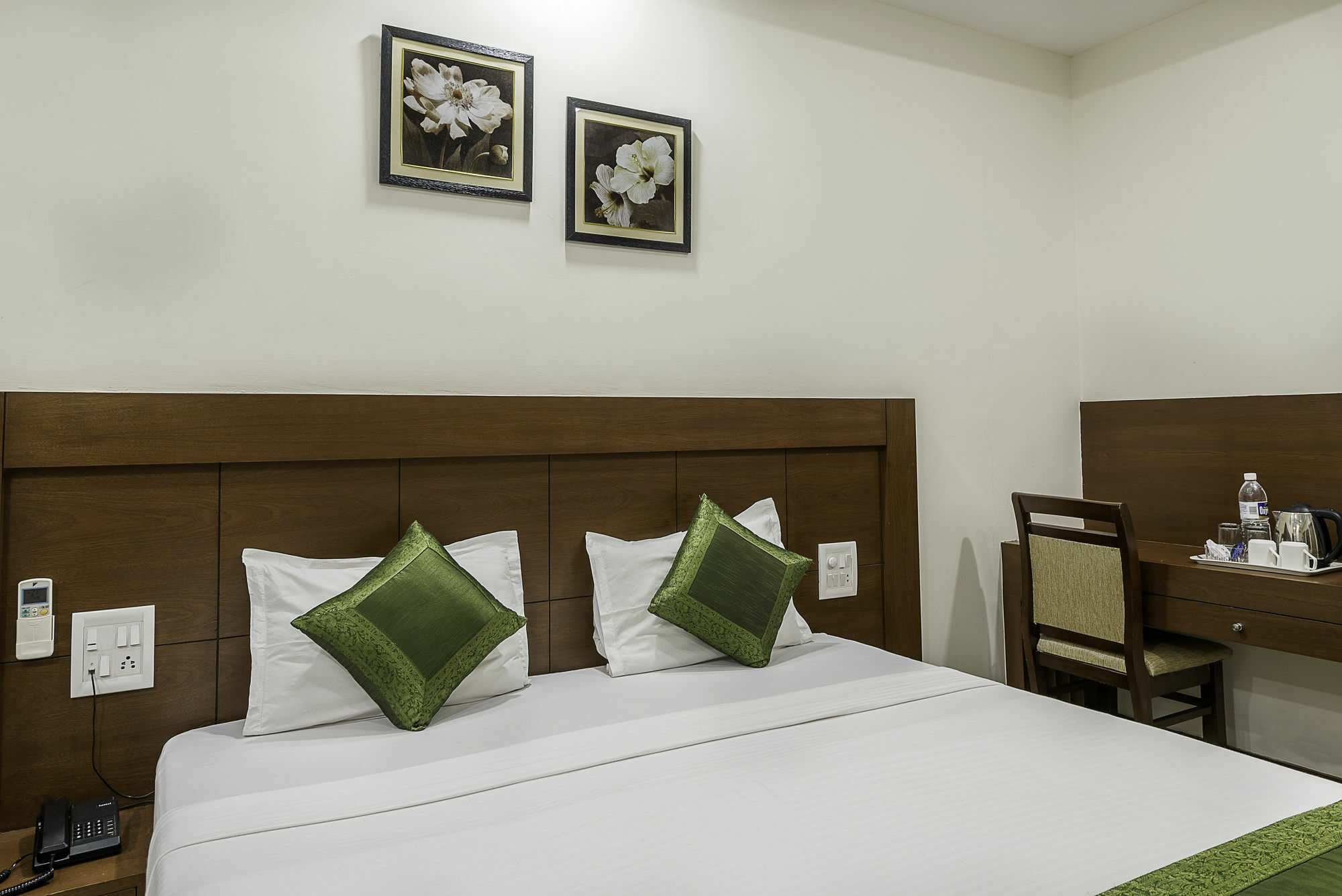 Treebo Trend Hotel Jp Plaza Nampally Hyderabad Eksteriør billede