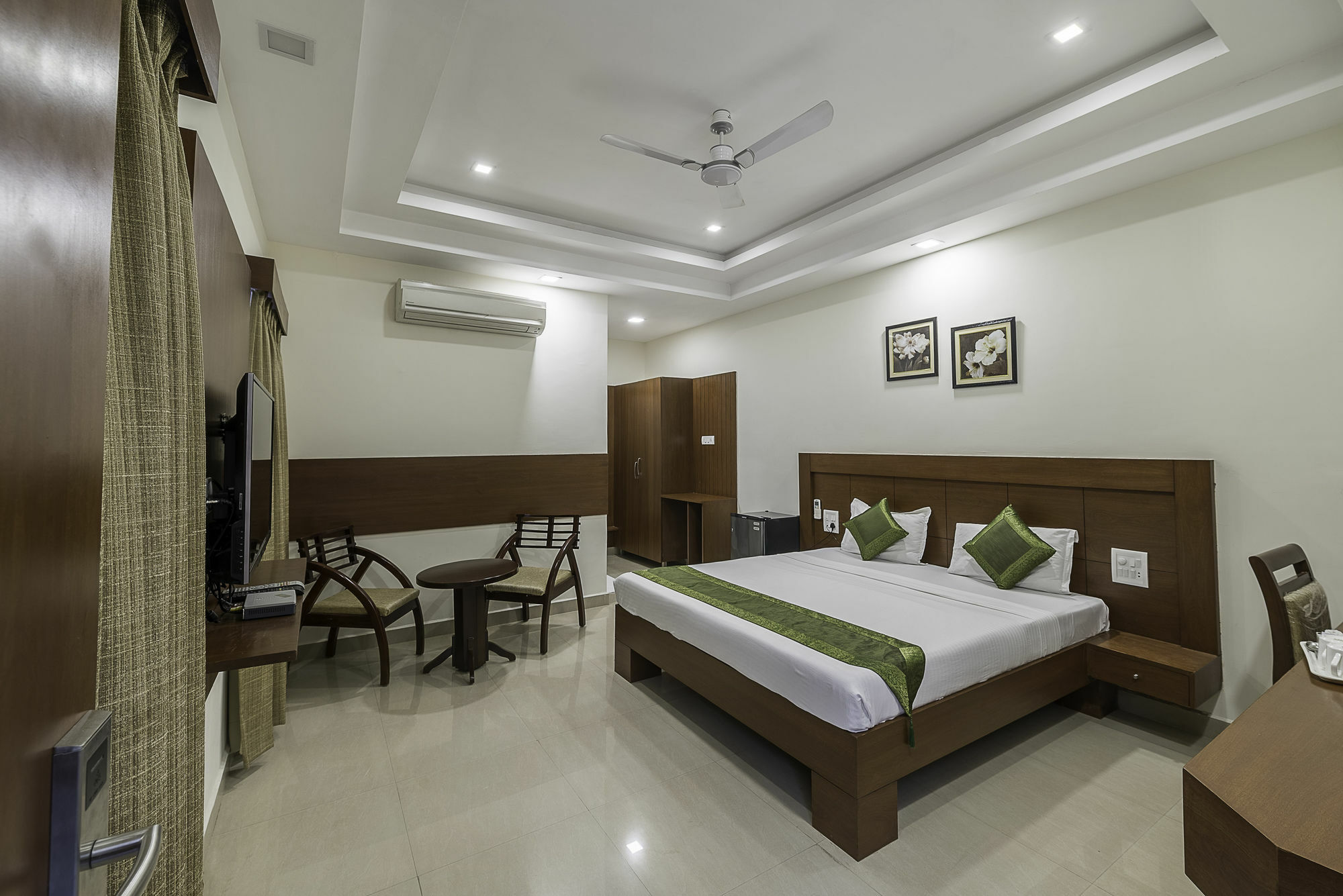 Treebo Trend Hotel Jp Plaza Nampally Hyderabad Eksteriør billede