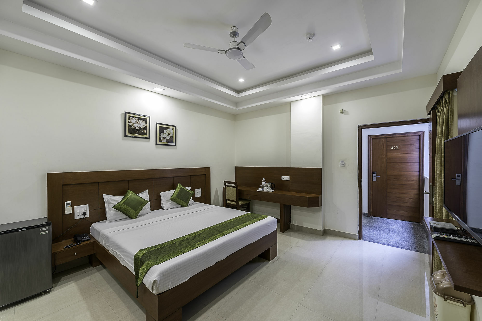 Treebo Trend Hotel Jp Plaza Nampally Hyderabad Eksteriør billede