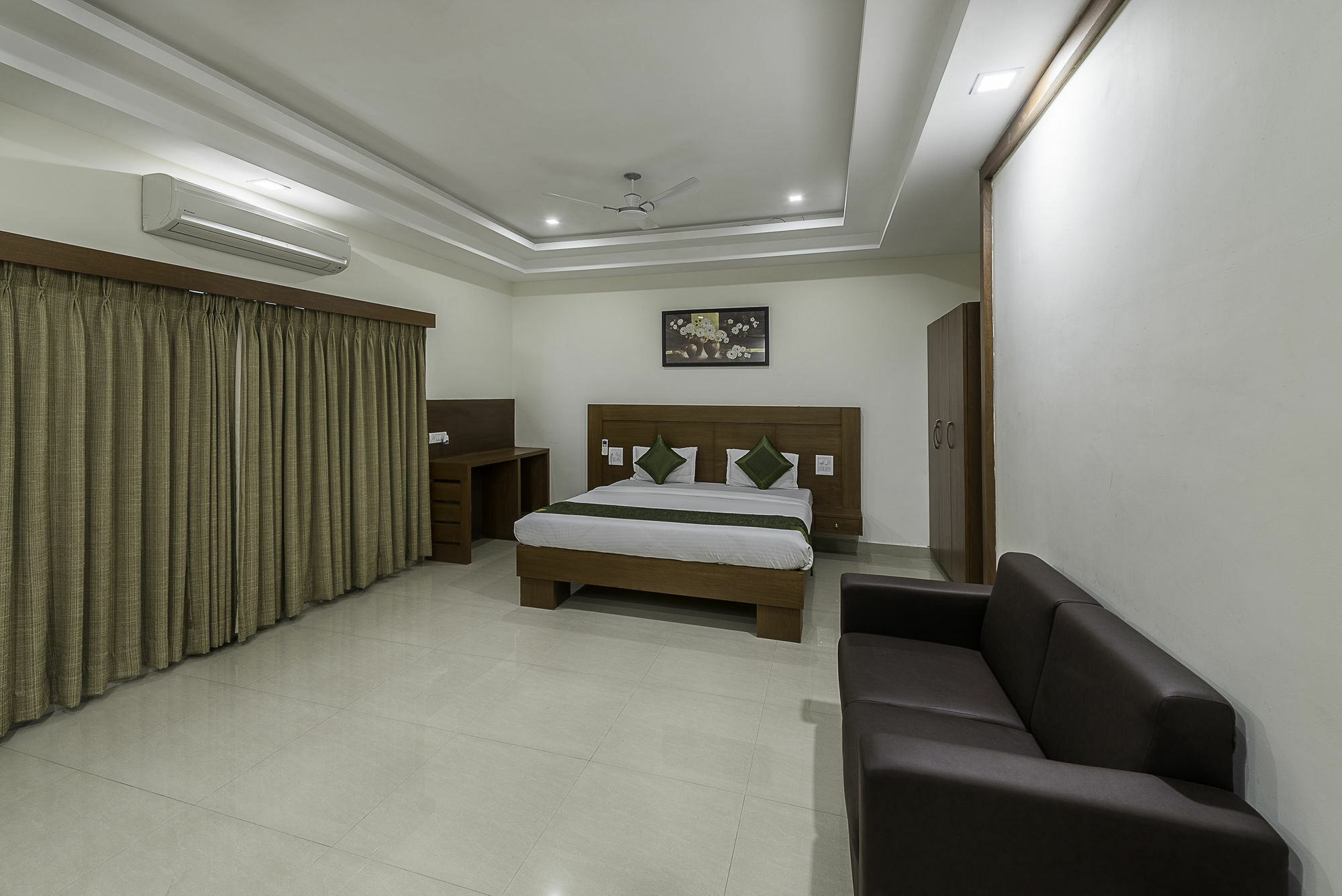 Treebo Trend Hotel Jp Plaza Nampally Hyderabad Eksteriør billede