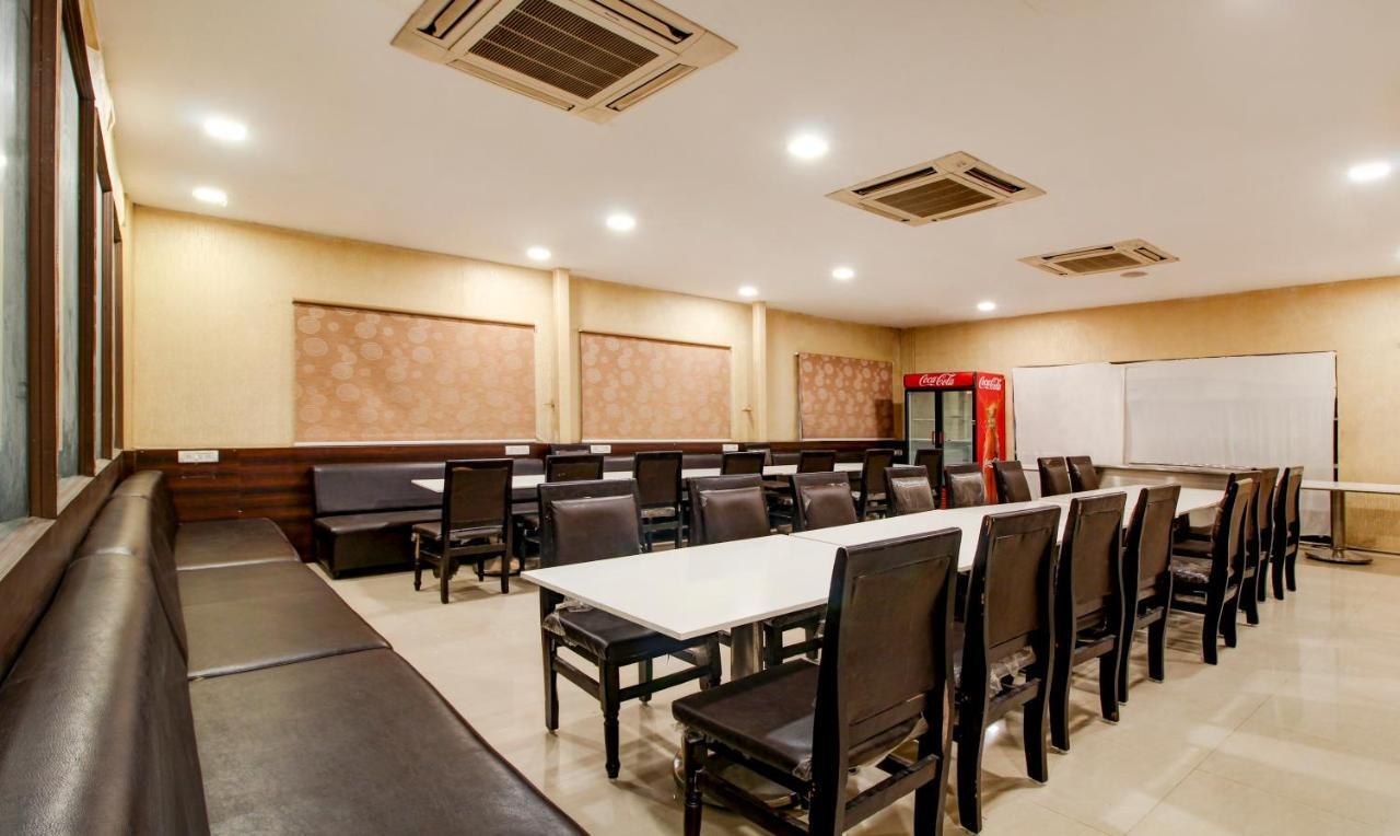 Treebo Trend Hotel Jp Plaza Nampally Hyderabad Eksteriør billede